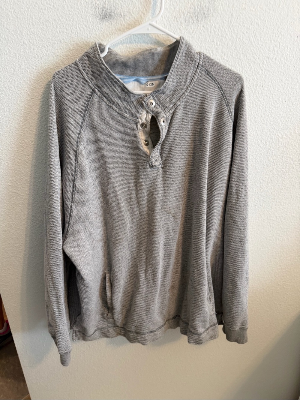 Casual Gray Henley-Style Pullover Sweatshirt